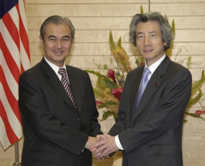 6月3日のできごと(何の日)【小泉純一郎首相】マレーシア・アブドラ首相と会談