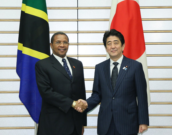 5月30日のできごと(何の日)【安倍晋三首相】タンザニア大統領と会談