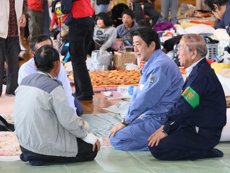 4月29日のできごと(何の日)【安倍晋三首相】熊本、大分両県を視察