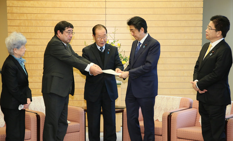 2月22日のできごと(何の日)【安倍晋三首相】拉致被害者生還へ決意