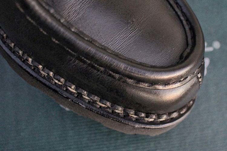 ミカエルのトゥは被せモカシン