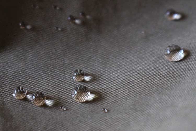 NIKWAXで撥水加工をしたコットンポリエステルの生地