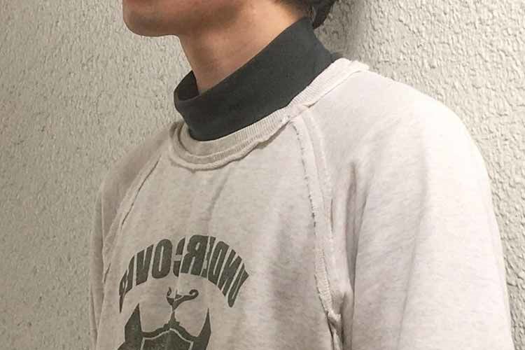 ユニクロのモックネックとアンダーカバーのスウェットのコーディネート
