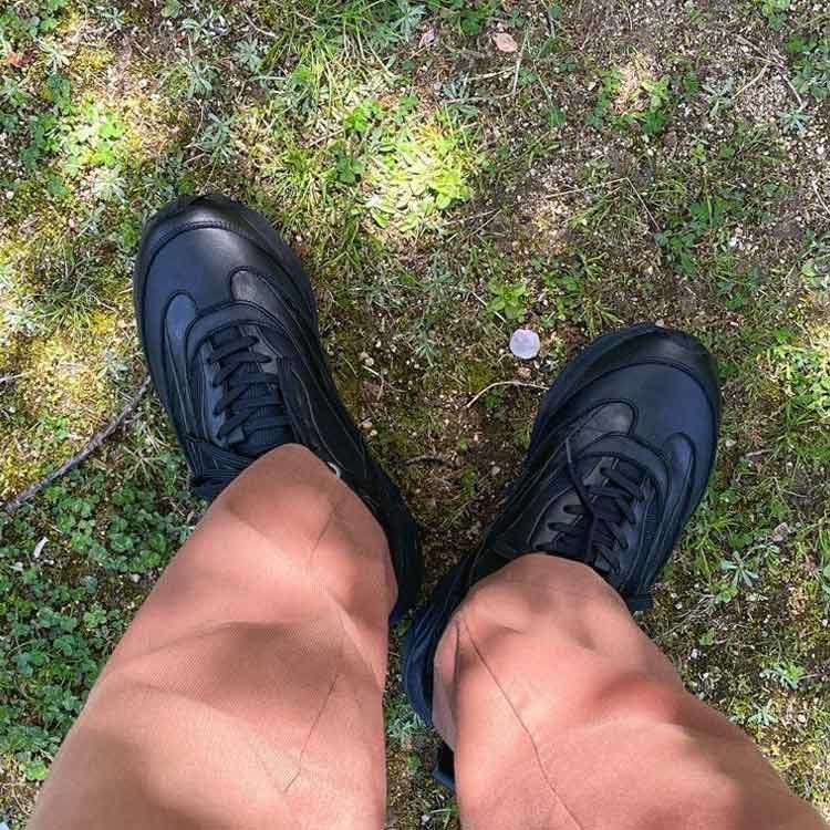 OAOのスニーカーは歩きやすく散歩にぴったり