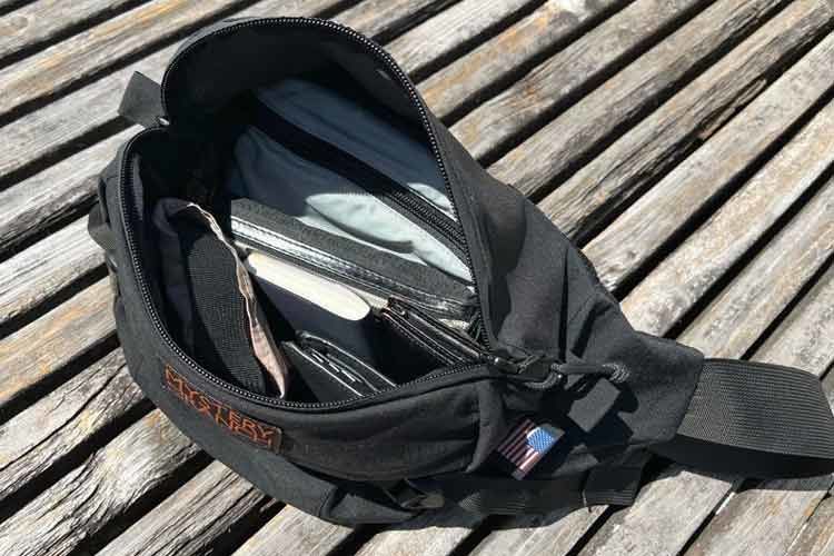 MYSTERYRANCHヒップモンキーは大容量で荷物がたくさん入る