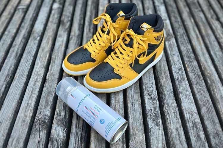 マーキープレイヤーの防水スプレーとNIKEのエアジョーダン1