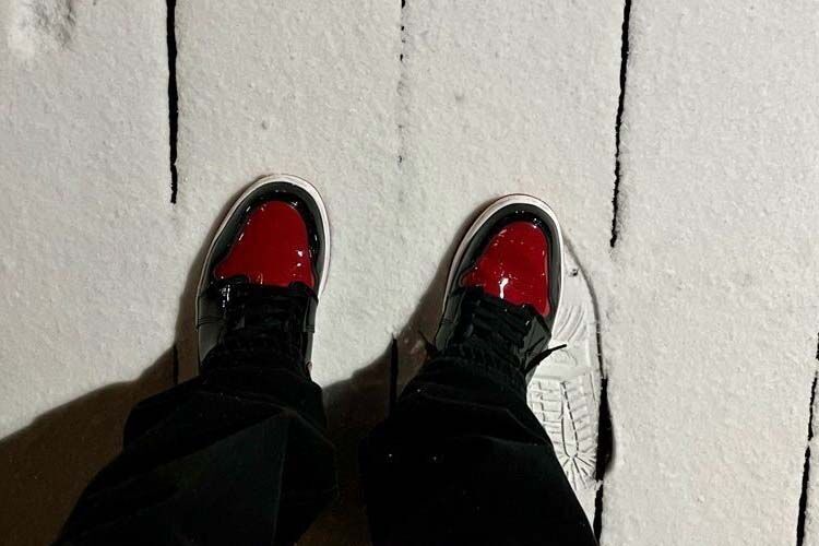 大雪の日にジョーダン1を履くと滑って危なかった