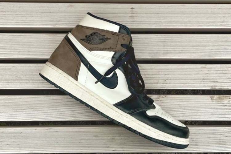 NIKEエアジョーダン1ハイダークモカ