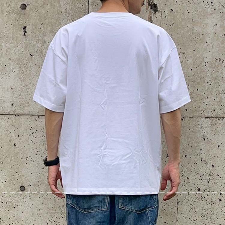 TARROWTOKYOのワイドTシャツのサイズ感（バックスタイル）