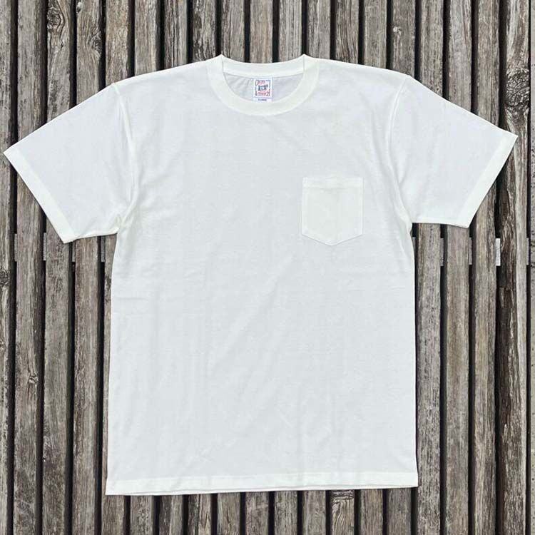 CROSSandSTITCHのTシャツの置き撮り