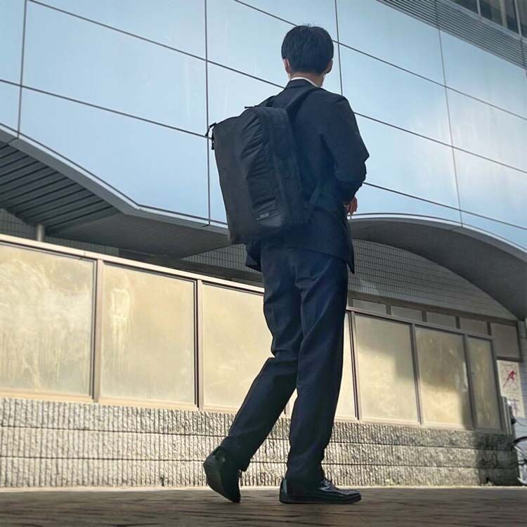 HOLICCのOneをビジネスで使用している姿