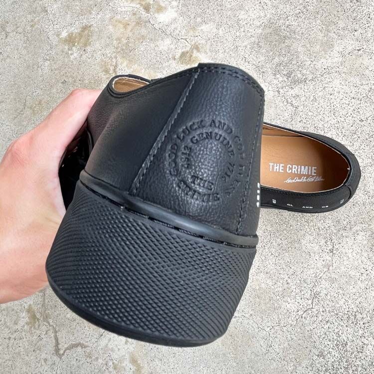 CRIMIEのスニーカーのヒールのロゴデザイン