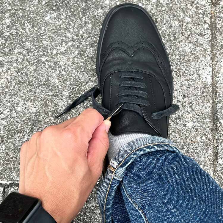 クライミーのスニーカーはワイズが狭い