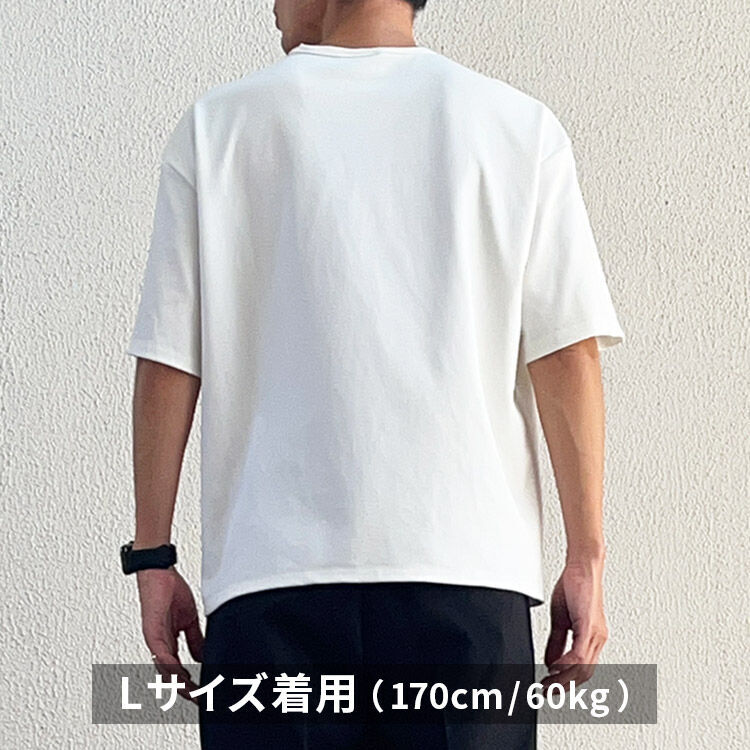 COVのオーバーサイスTシャツのサイズ感がよくわかる着用画像