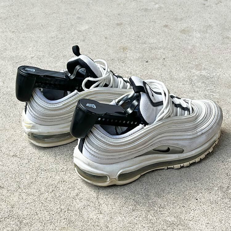 Kickswrapのシューキーパーをジャーマントレーナーに装着した