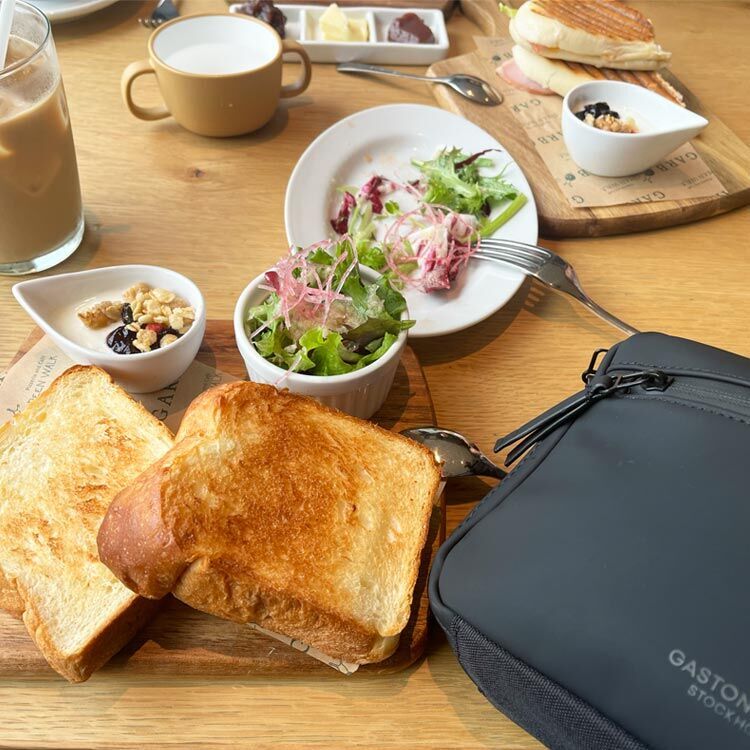 ガストンルーガのバッグでカフェに行きました