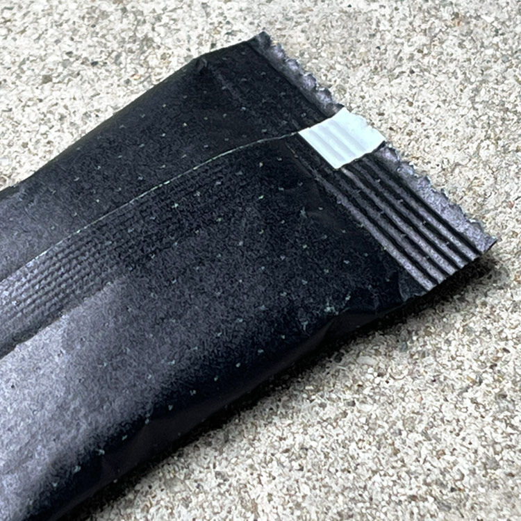 Dryersパッケージはレーザーパンチング加工で無数の穴が空いている