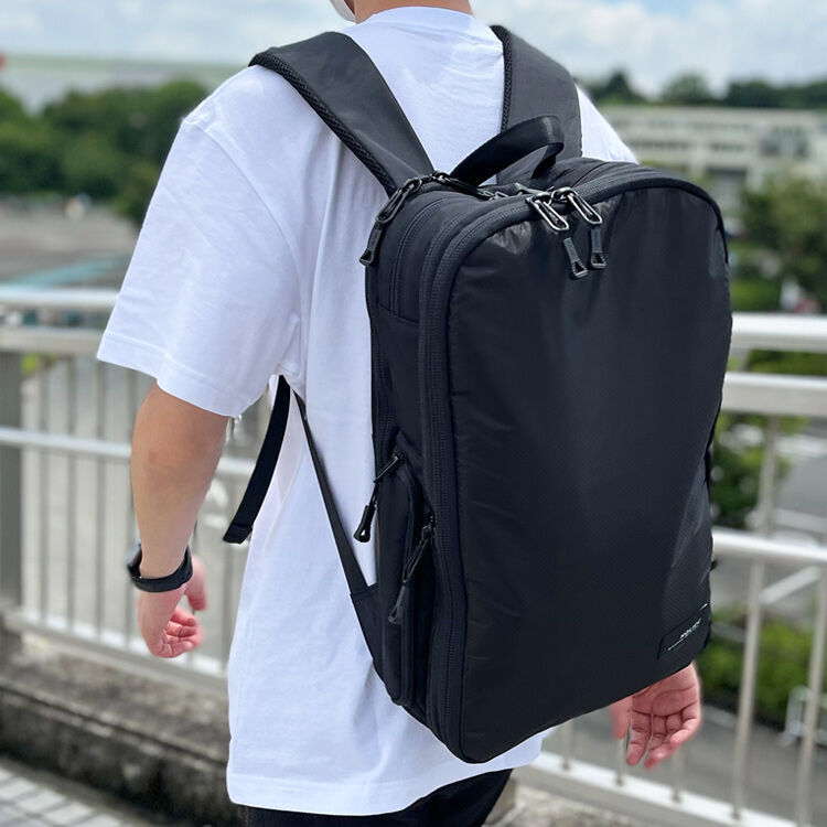 HOLICCのOneは背負うと軽くて疲れない