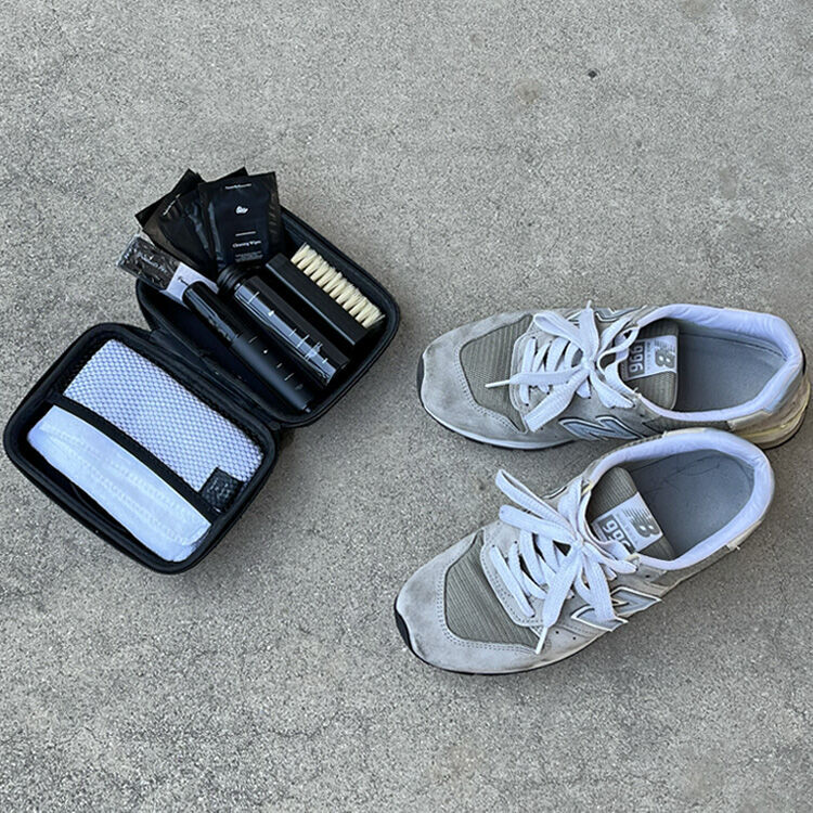 プロフェッショナルシューケアキットとNEWBALANCEスニーカー996