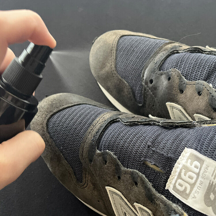 996に保湿ミストを吹きかける