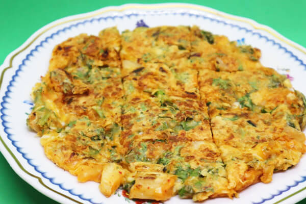 キムチと春菊、チーズのチヂミ
