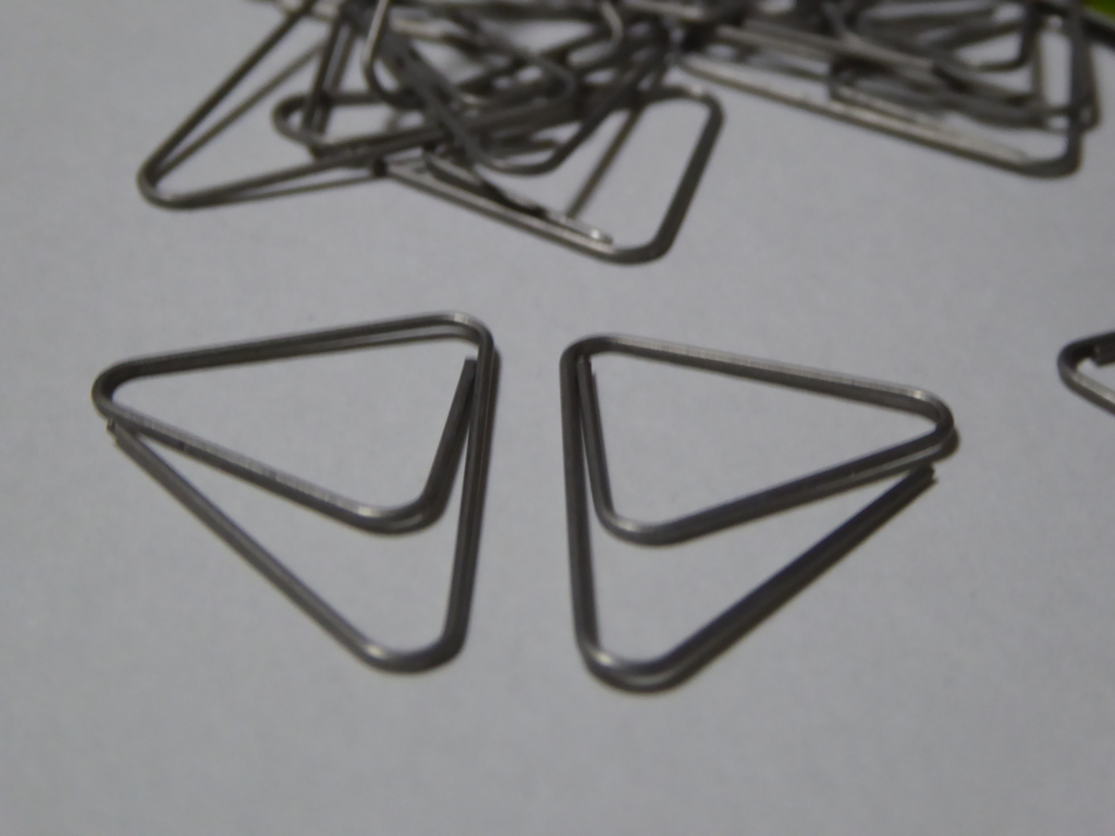 【驚きの高性能！】SDI『トライアングル・クリップ』～たくさん挟めて、かさばらないクリップです～ 『本と文房具とスグレモノ』