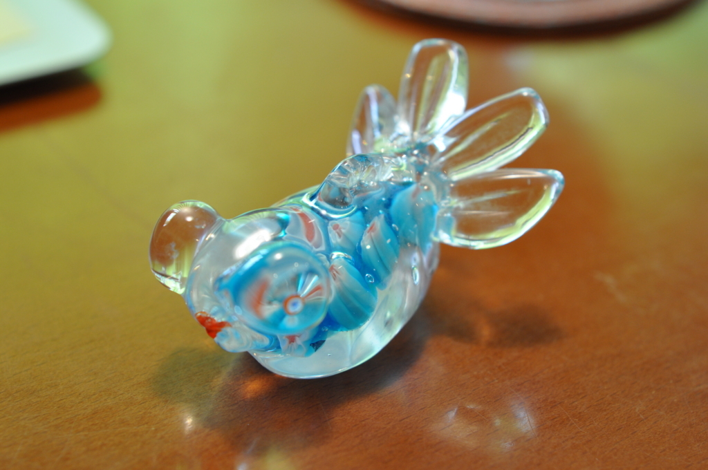 ガラスの金魚 暑い夏には ガラス細工 が涼しげで良いよね 本と文房具とスグレモノ ガラスの金魚 暑い夏には ガラス細工 が涼しげで良いよね 本と文房具とスグレモノ