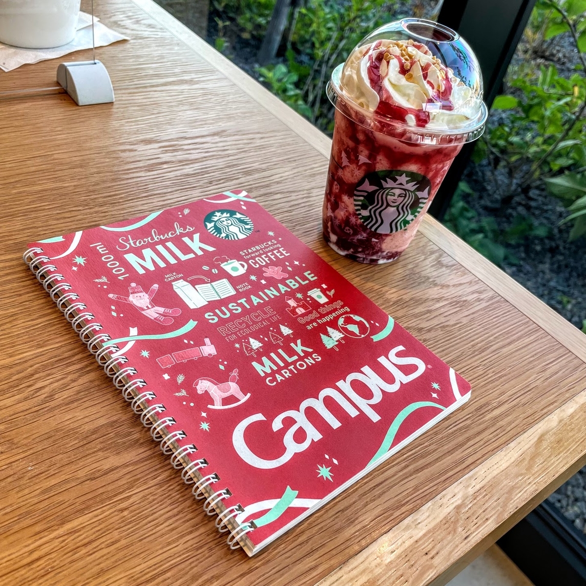 スターバックス キャンパスリングノート！強烈な赤色と表装デザインが