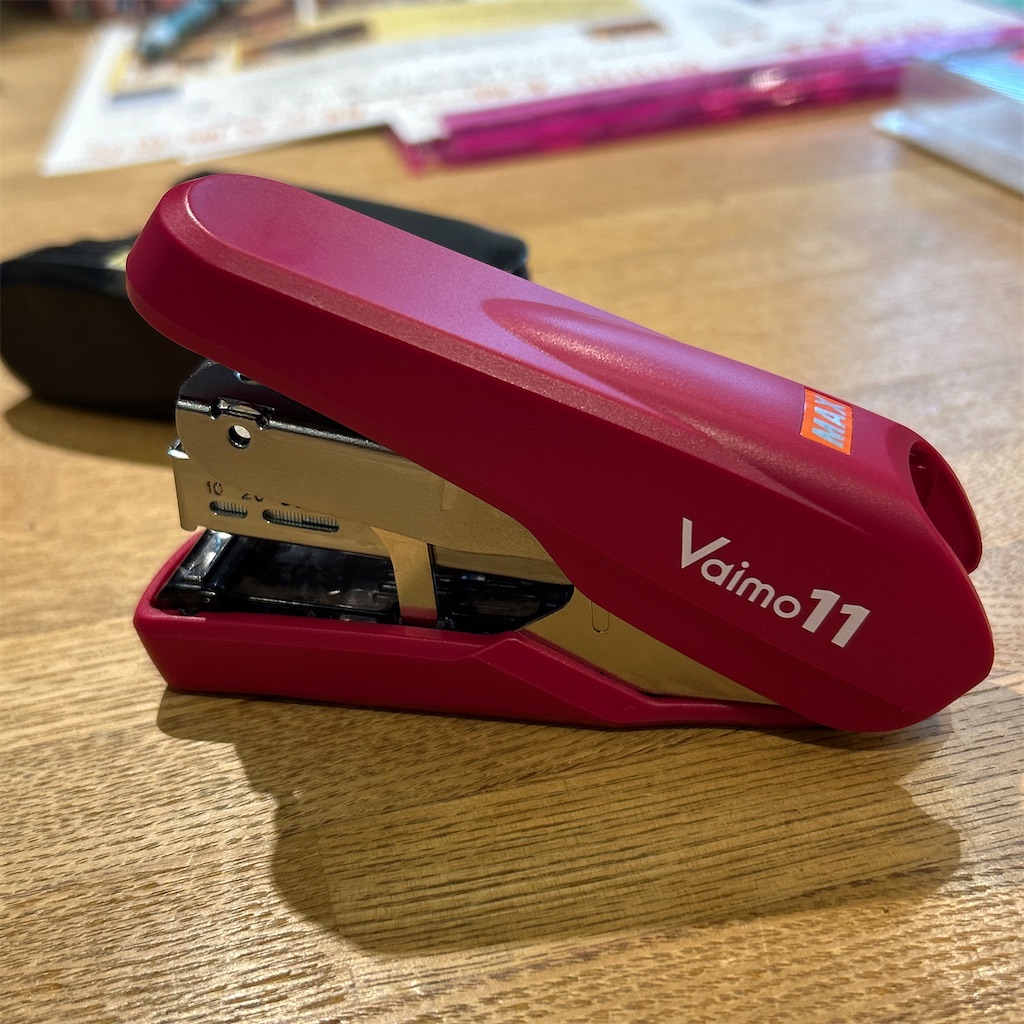 フルモデルチェンジ！動作音が約30%減のホッチキスは、集中したい空間