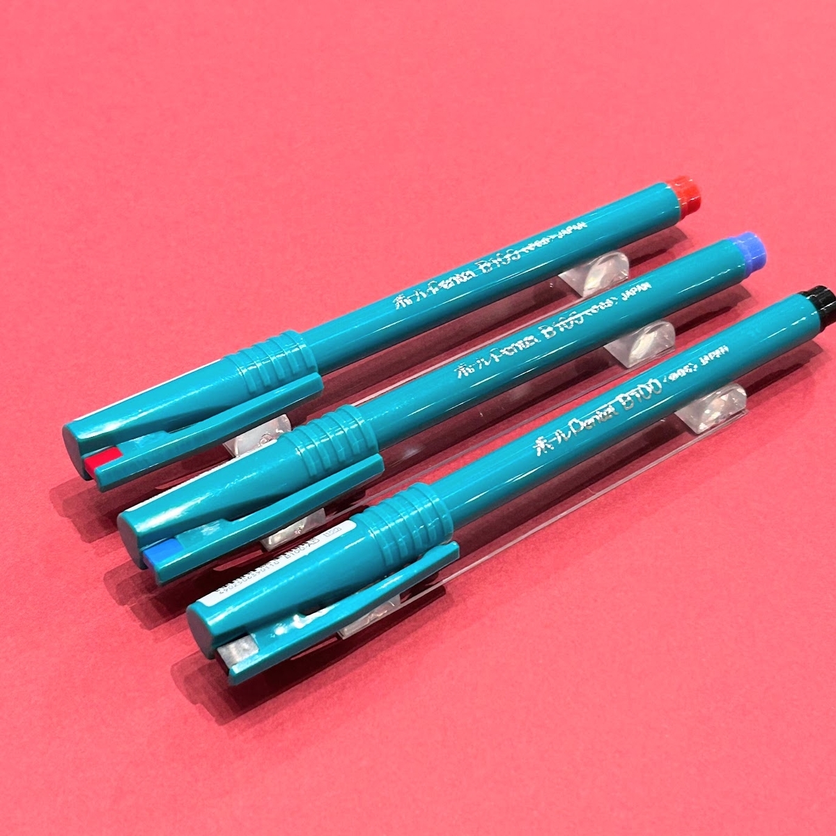 超ロングセラー水性樹脂チップボールペン「ボールPentel」書き