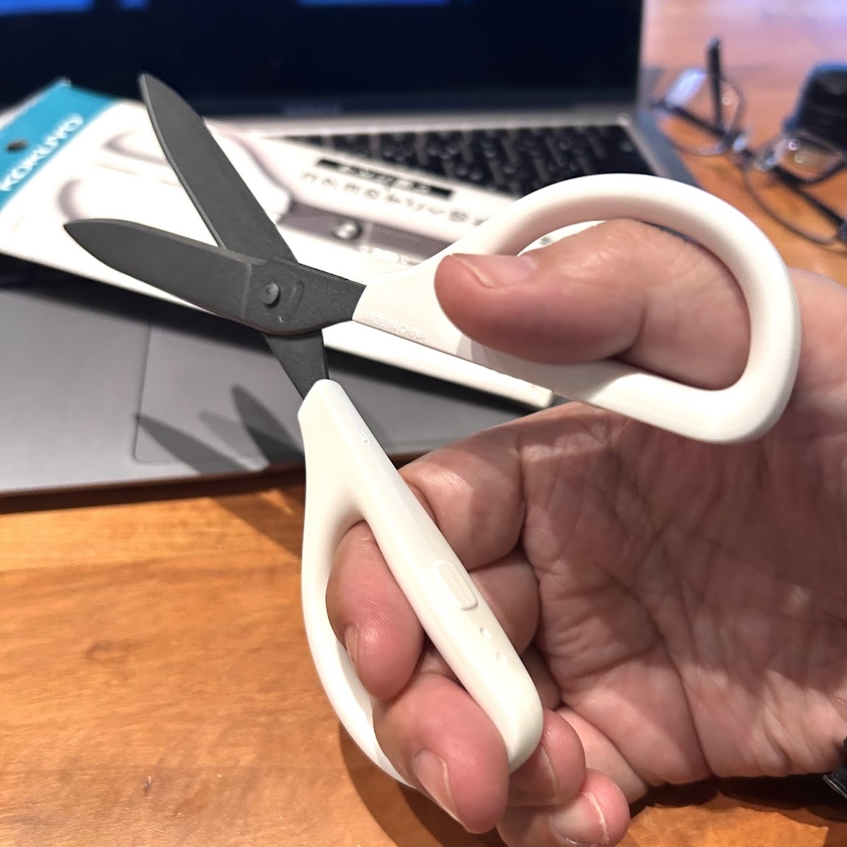 注目文房具！「サクサ（SAXA）」実によく切れる使いやすいハサミ