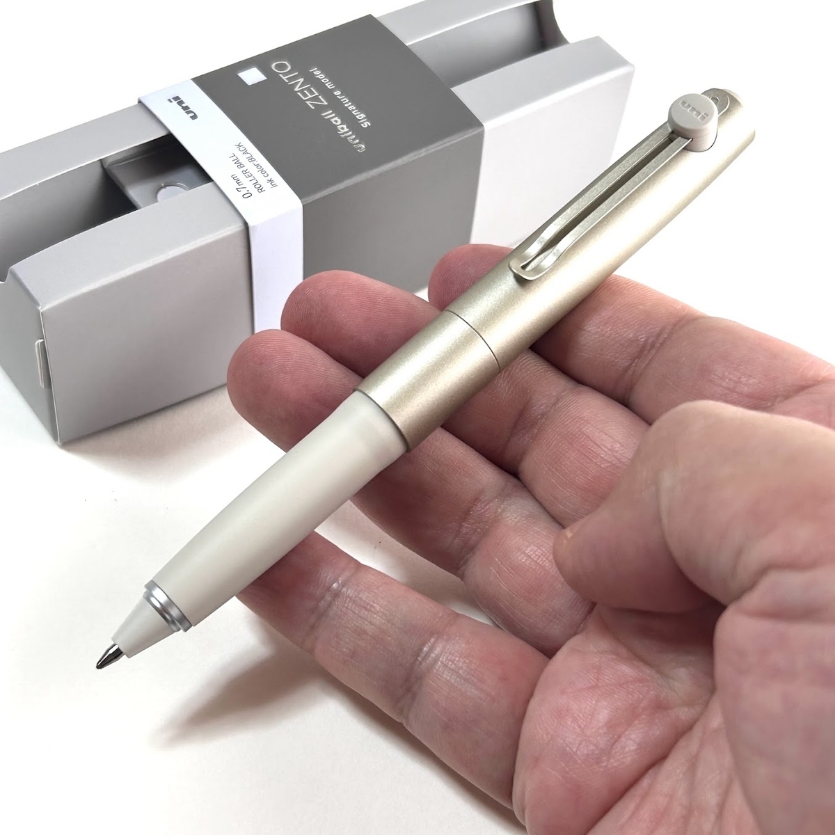 やっと買えました！このキャップの抜き差しが最高なのです「ユニボール