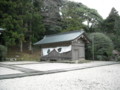 伊奈西波岐神社拝殿向かいの建物