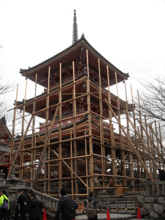 清水寺　三重塔（改修中)