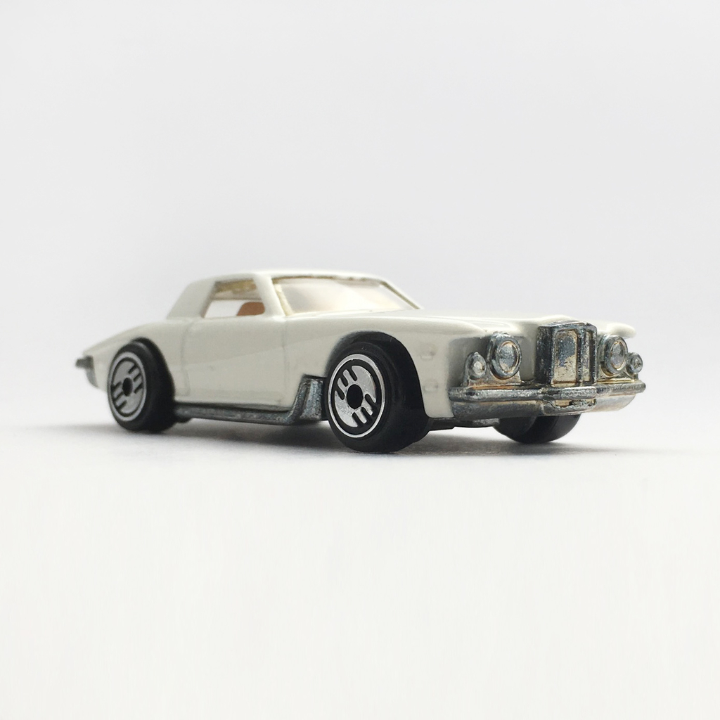 STUTZ BLACKHAWK - 増えすぎたミニカーに愛を捧ぐ