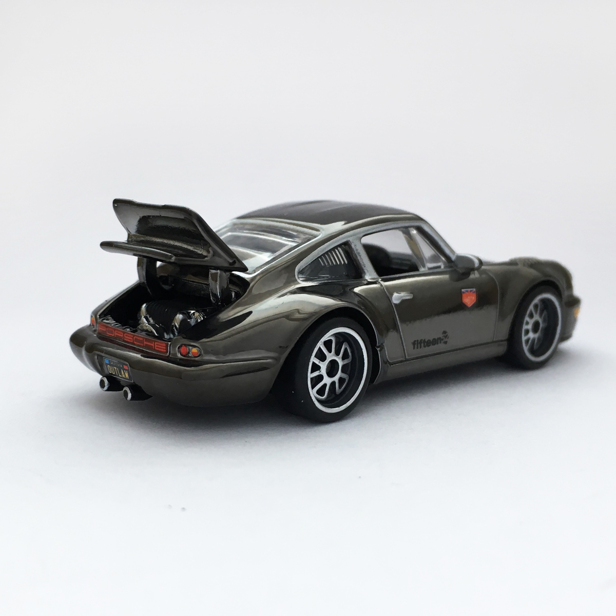 Urban Outlaw Porsche 964 w/ Magnus Walker Figurine - 増えすぎた