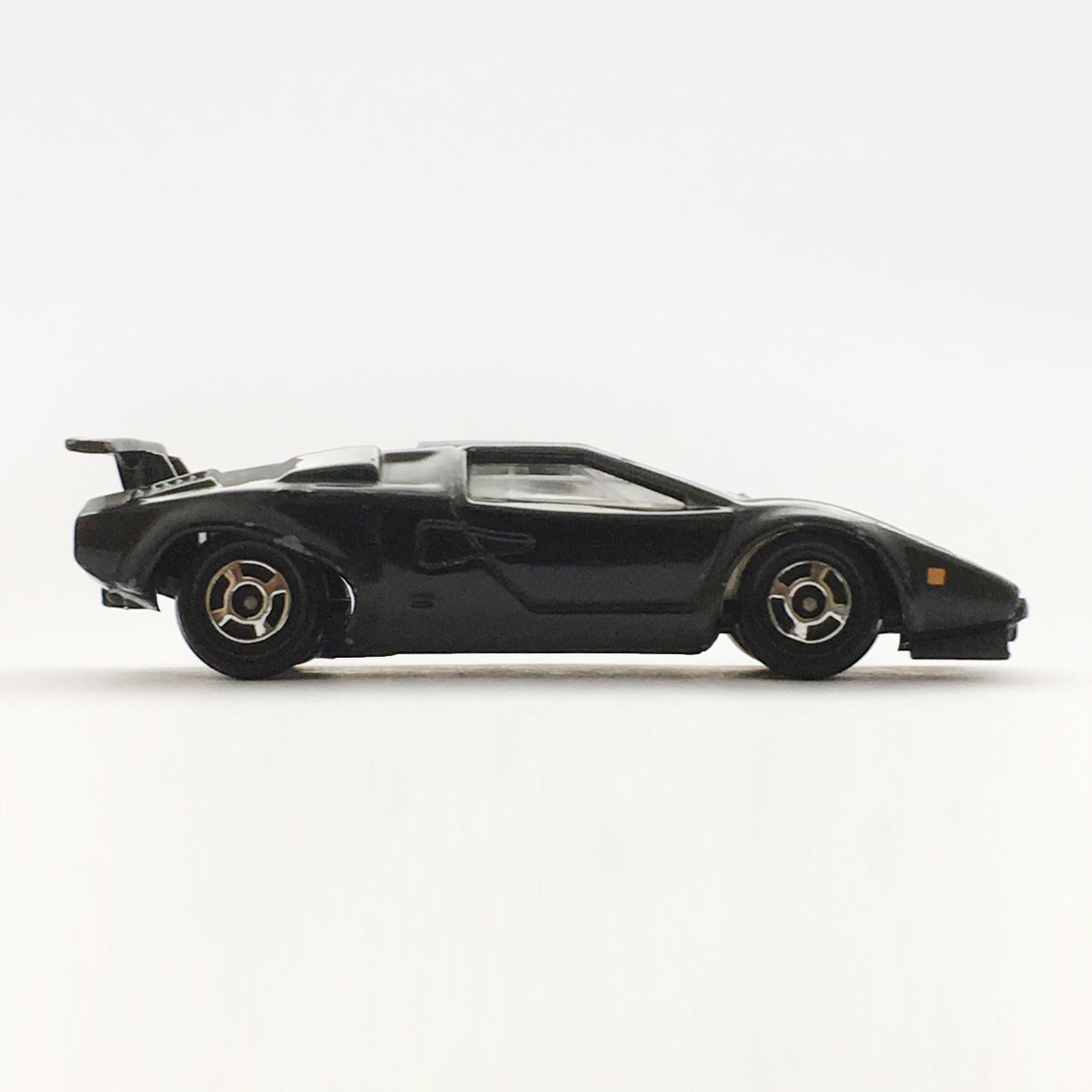 LAMBORGHINI COUNTACH LP500S - 増えすぎたミニカーに愛を捧ぐ