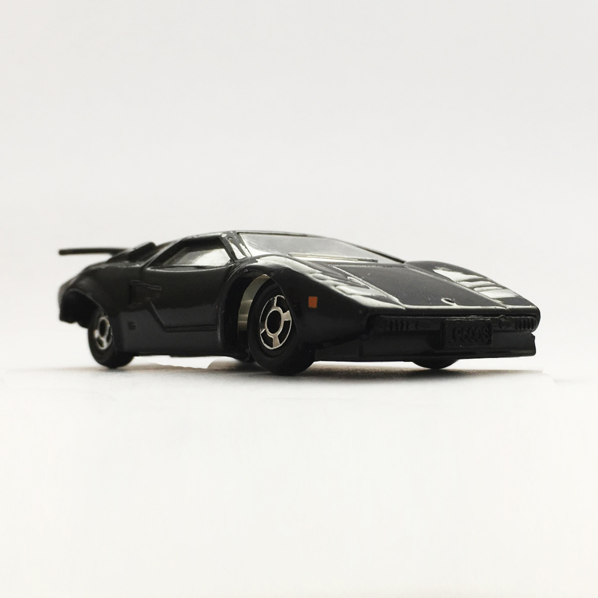 LAMBORGHINI COUNTACH LP500S - 増えすぎたミニカーに愛を捧ぐ