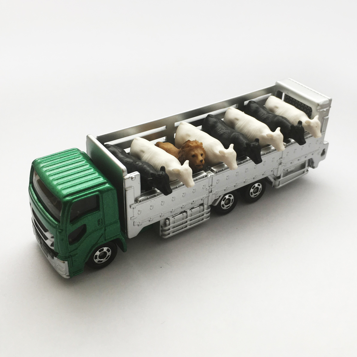 CATTLE TRANSPORTER - 増えすぎたミニカーに愛を捧ぐ