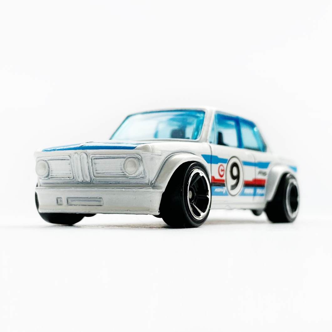 BMW 2002 - 増えすぎたミニカーに愛を捧ぐ