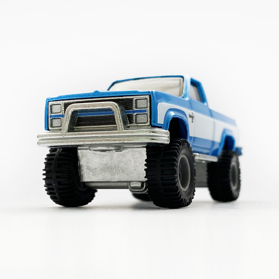 83 CHEVY SILVERADO 4x4 - 増えすぎたミニカーに愛を捧ぐ