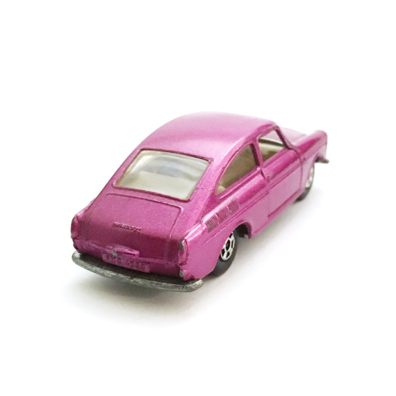 Volkswagen 1600 TL - 増えすぎたミニカーに愛を捧ぐ
