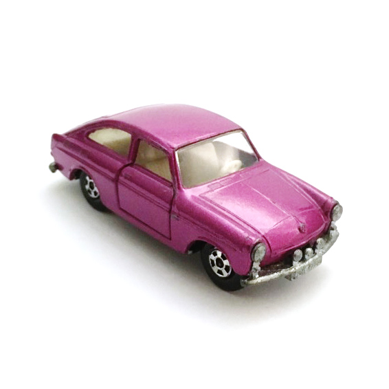 Volkswagen 1600 TL - 増えすぎたミニカーに愛を捧ぐ