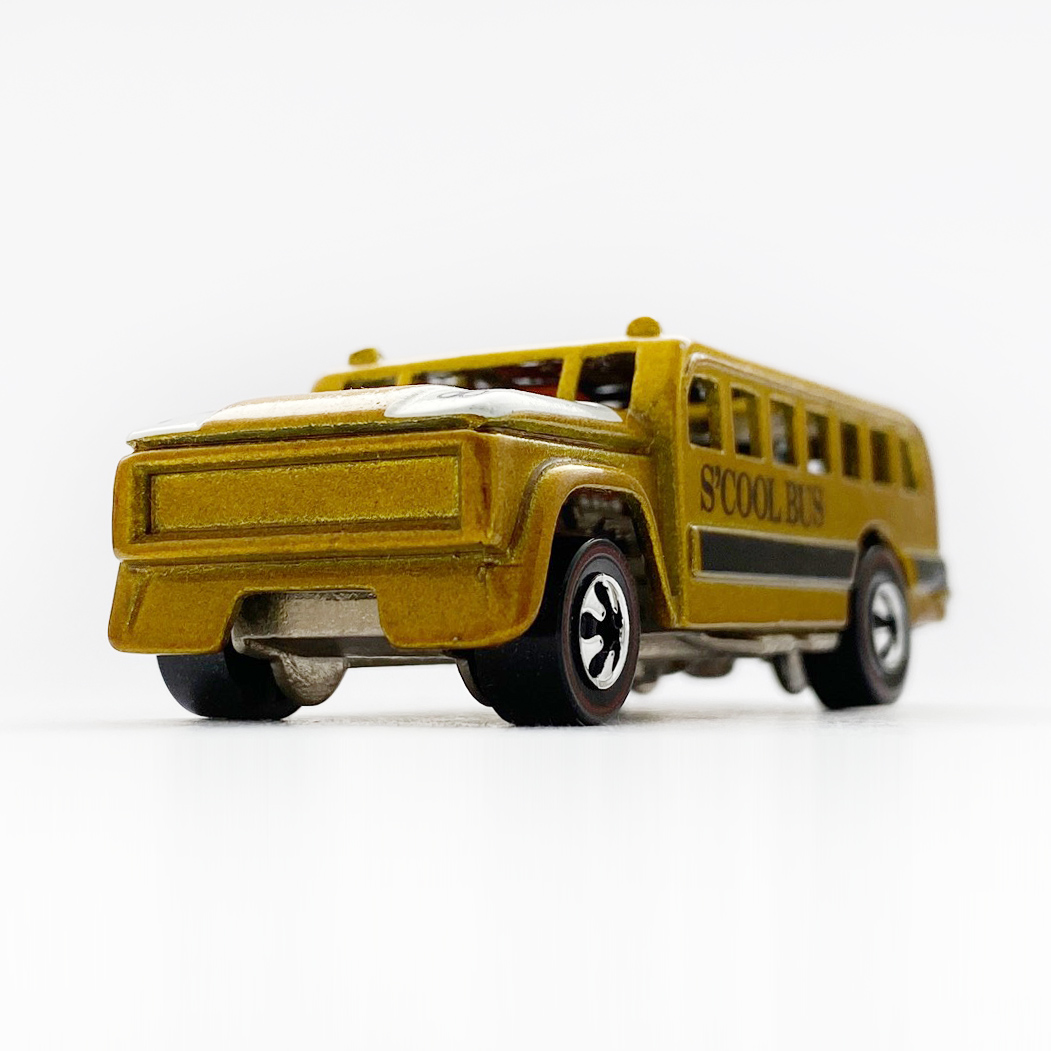 S'COOL BUS - 増えすぎたミニカーに愛を捧ぐ