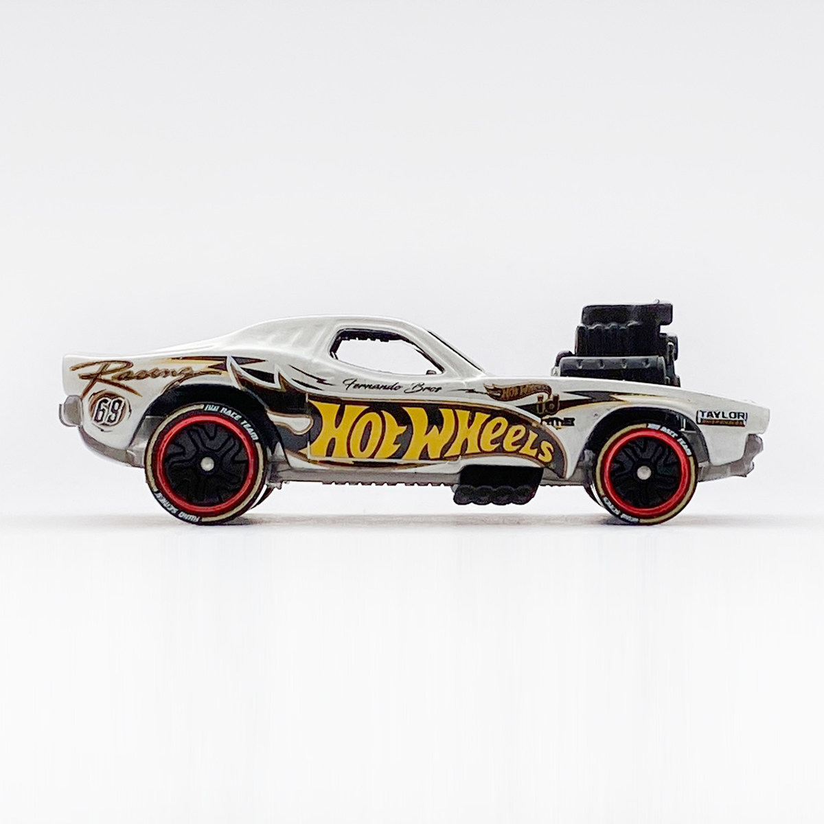 RODGER DODGER - 増えすぎたミニカーに愛を捧ぐ