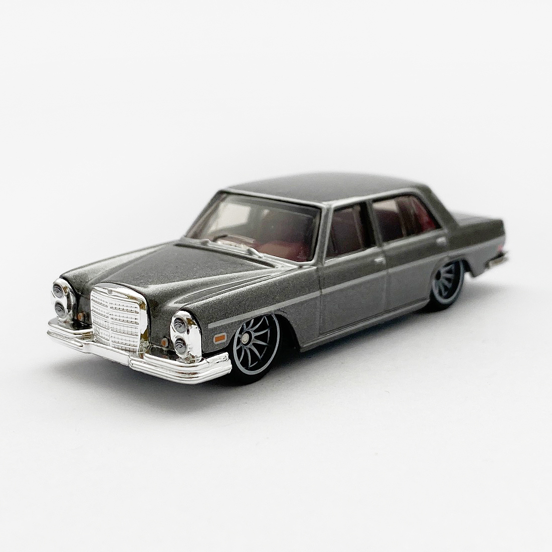 ホットウィール　メルセデスベンツ　280 SEL 4.5 10台セット Amazon.com: Hot Wheels '72 Mercedes Benz 280 SEL 4.5, Auto
