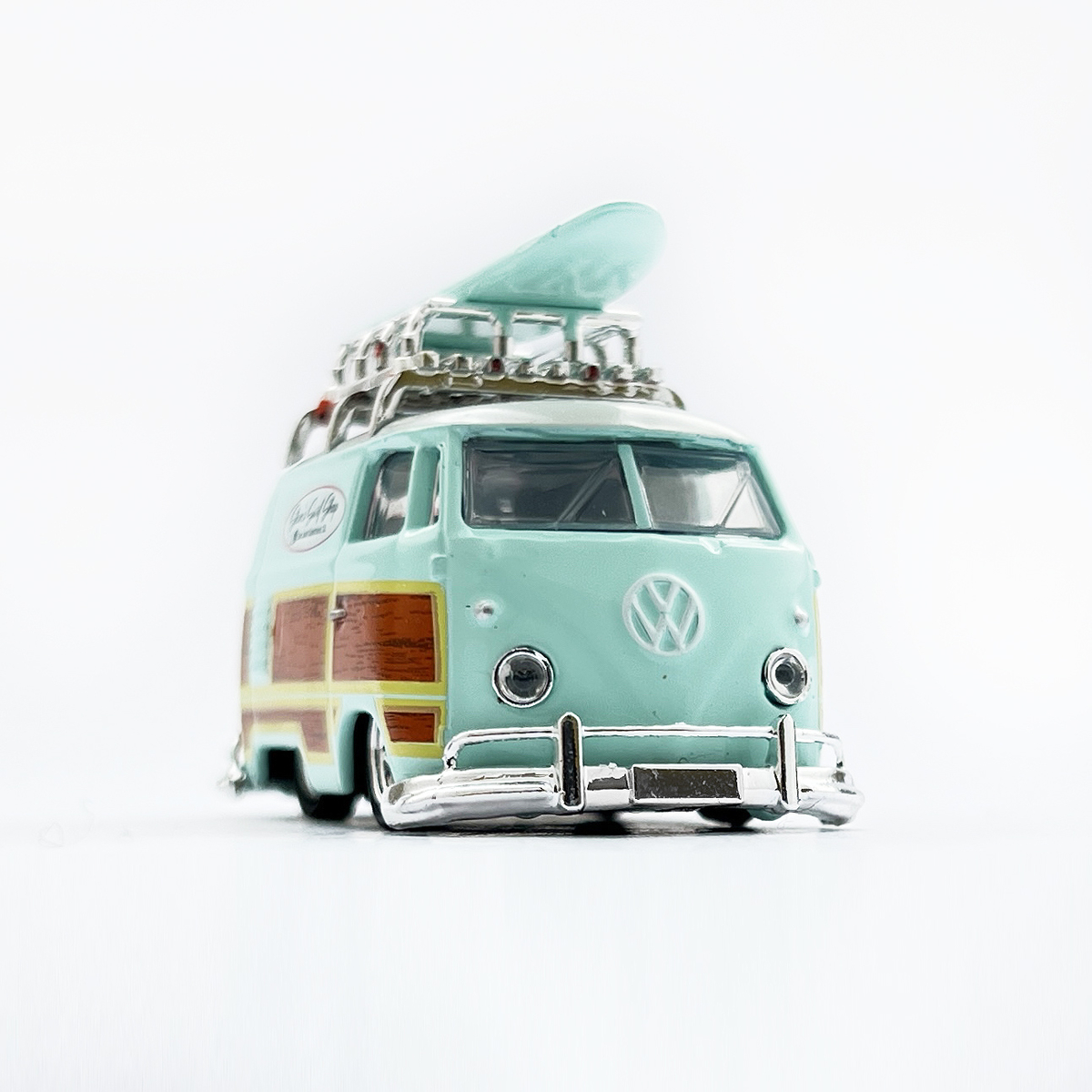 M2 Machines - 1:64 - 1960 Volkswagen Delivery Van “2025 Year Of The Sn –  Scale164