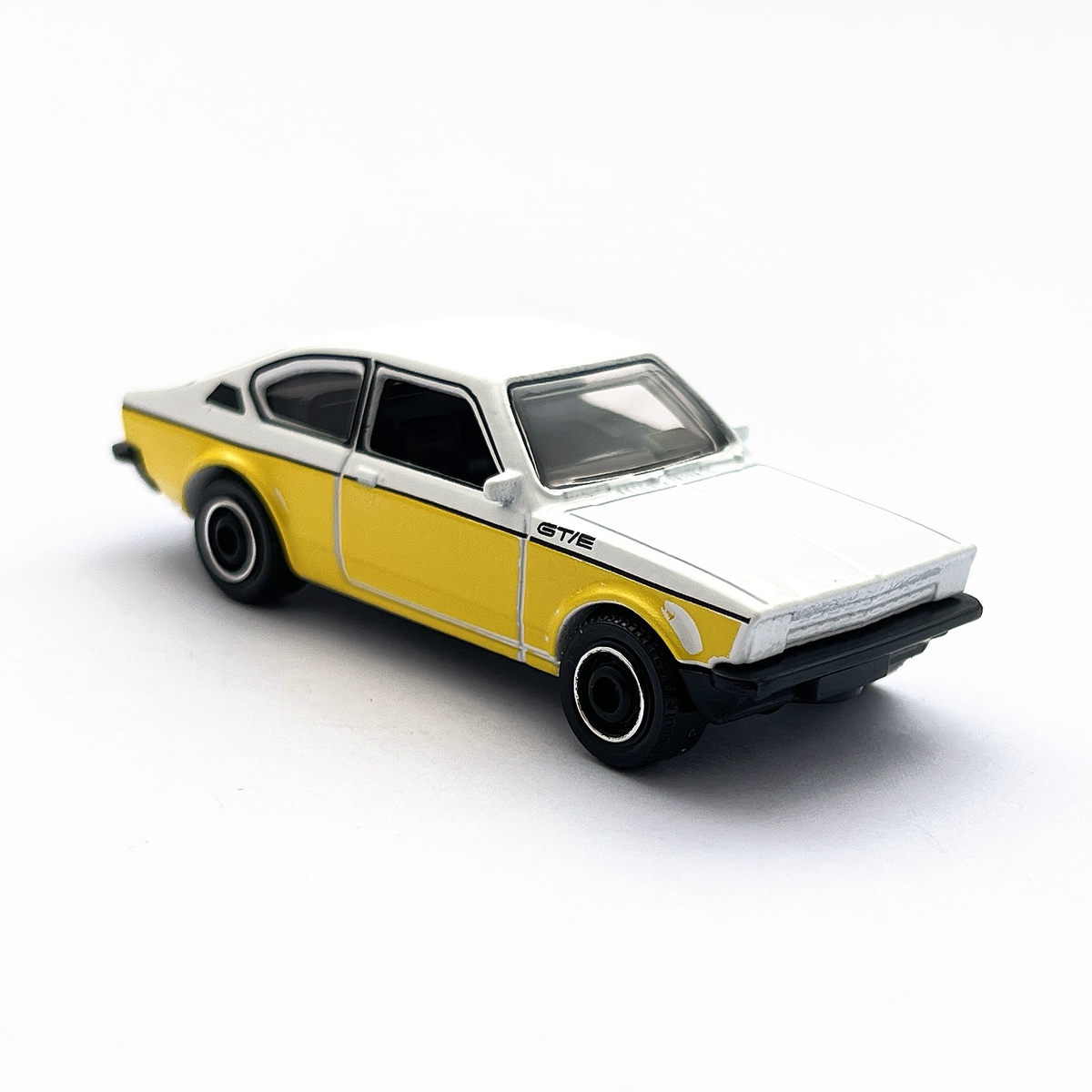 昭和レトロ　ミニカー　ディンキートイ　オペル　opel kadett 昭和レトロ ミニカー ディンキートイ オペル opel kadett 昭和