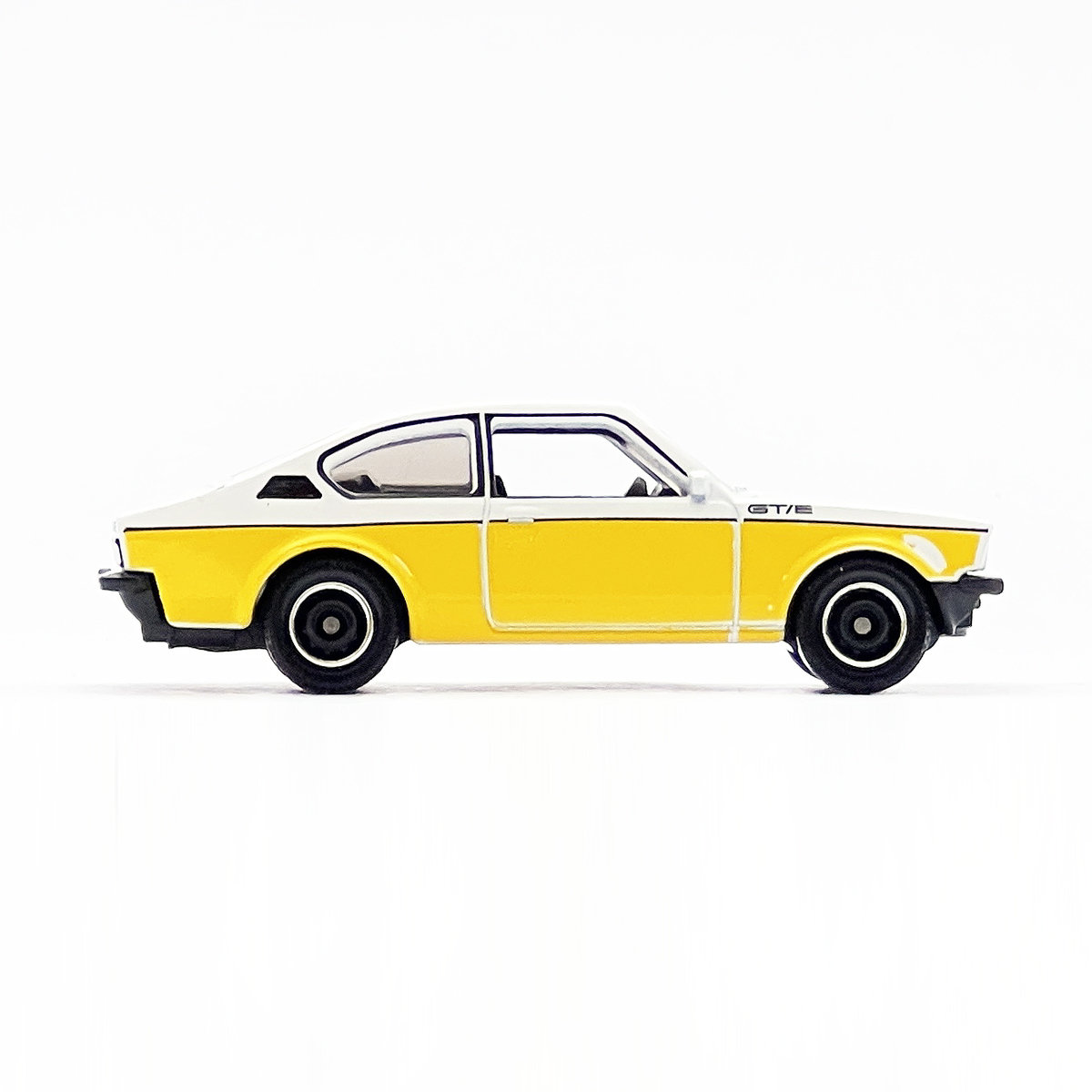 1/43 オペル・カデット GT/E #41 1976 ダイキャストモデルカー OPEL