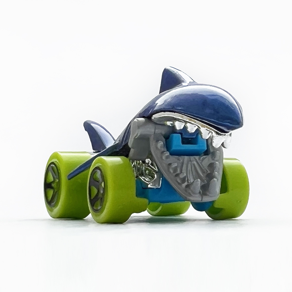 Shark Bite - 増えすぎたミニカーに愛を捧ぐ